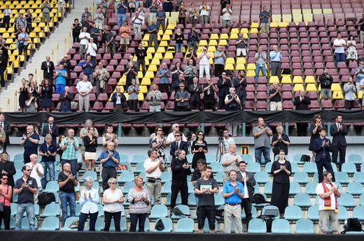 Tisíc lidí se přišlo rozloučit s Josefem Masopustem. Tisíc lidí se přišlo rozloučit s Josefem Masopustem.