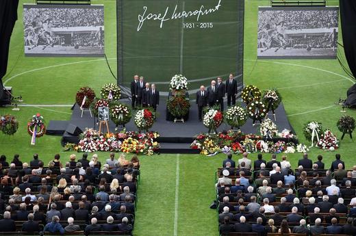 V roce 2000 byl zvolen českým fotbalistou století před Josefem Bicanem a Ivem Viktorem. Za svého nejlepšího hráče v historii ho vybrala i FAČR k 50. výročí UEFA a mezi 100 nejlepších fotbalistů historie ho zařadil rovněž legendární Brazilec Pelé. V roce 2000 byl zvolen českým fotbalistou století před Josefem Bicanem a Ivem Viktorem. Za svého nejlepšího hráče v historii ho vybrala i FAČR k 50. výročí UEFA a mezi 100 nejlepších fotbalistů historie ho zařadil rovněž legendární Brazilec Pelé.