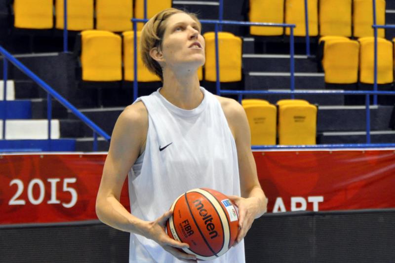 Basketbalistka Jana Veselá neprodloužila smlouvu s USK Praha a končí s vrcholovým sportem. Basketbalistka Jana Veselá neprodloužila smlouvu s USK Praha a končí s vrcholovým sportem.