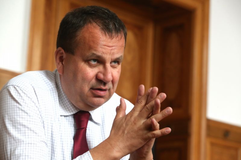 Ministr průmyslu Jan Mládek. Ministr průmyslu Jan Mládek.