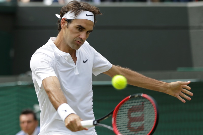 Roger Federer postoupil do semifinále Wimbledonu. Jeho soupeřem bude domácí Andy Murray.