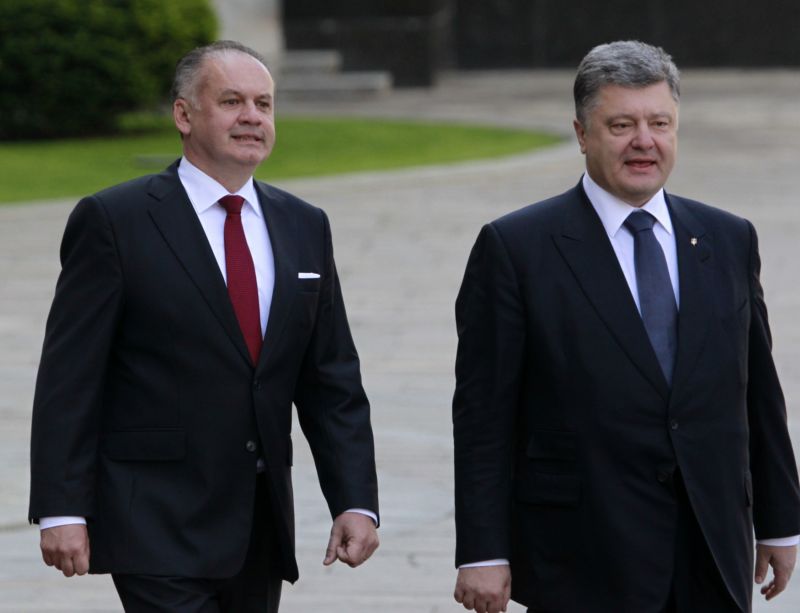 Slovenský prezident Andrej Kiska (vlevo) a  Ukrajinský prezident Petr Porošenko.