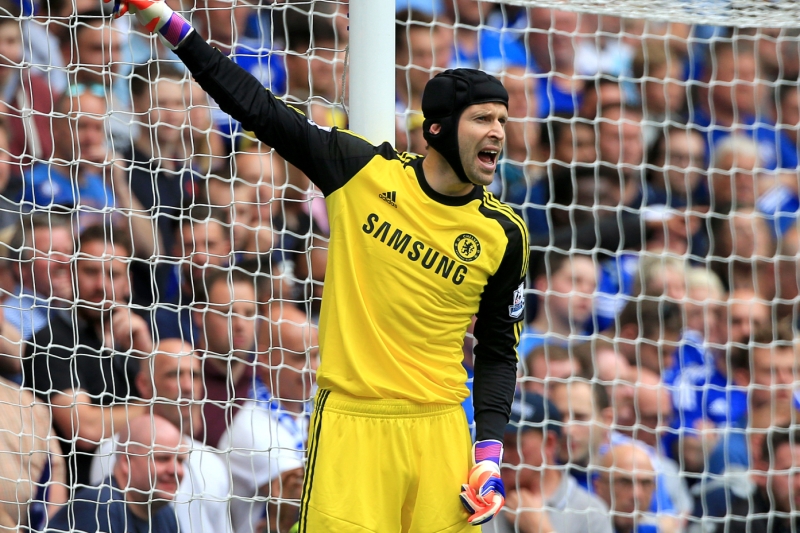 Fotbalového brankáře Petra Čecha, který odešel do Arsenalu, by měl v Chelsea nahradit Asmir Begovič.