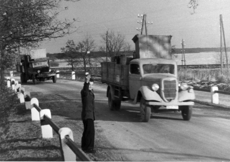 Osidlování československého pohraničí (archivní snímek z roku 1947).