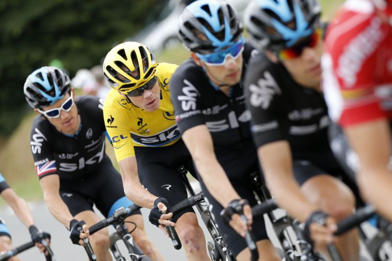 Tým Sky i s Königem uhájil žlutý dres pro Frooma.