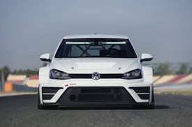 Podvozek e o 40 centimetrů širší než u sériového Golfu.