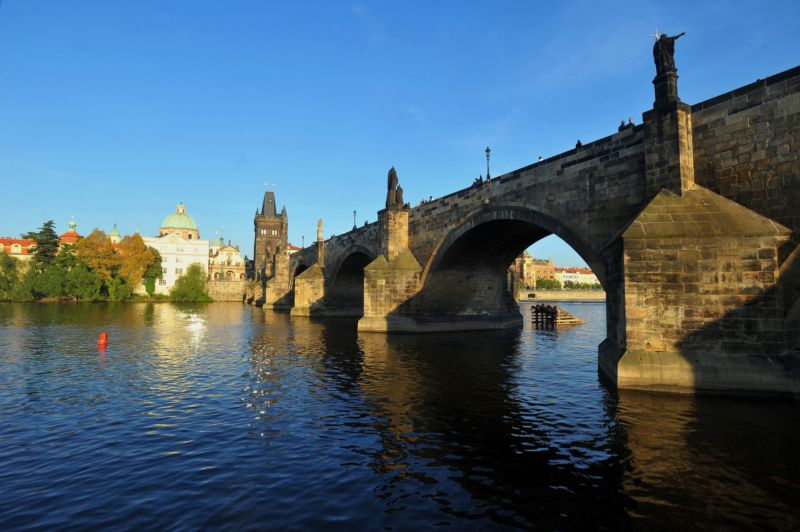 Nejčastěji se na pohlendicích objevuje Karlův most, takových má sběratel až 178.