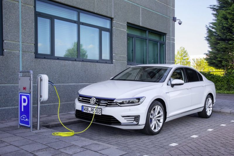 Passat GTE s hybridním pohonem a možností externího dobíjení.