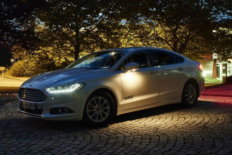 Ford vyvinul pokročilý systém předních světlometů, který zvyšuje bezpečnost provozu. 