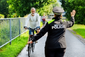 Cyklistům hrozí za požití alkoholu stejné pokuty jako řidičům.