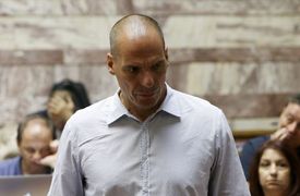 Bývalý ministr financi Janis Varufakis tentokrát zvedl ruku pro druhou sadu reforem.