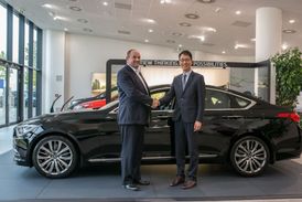 Spojení značky Hyundai s nejpopulárnější hrou dokládá i převzetí luxusního sedanu Genesis vedením českého fotbalu.