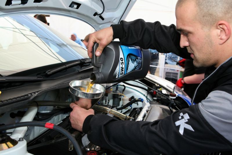 Úspora paliva a minimální opotřebení motoru, to přináší olej Mogul Extreme.
