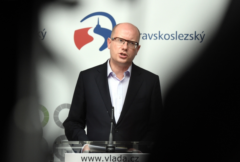 Premiér Sobotka promlouvá na výjezdním zasedání vlády 22. července v Ostravě. 