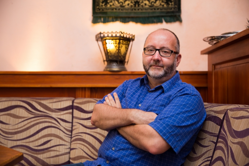 Profesor Miroslav Bárta, egyptolog, při rozhovoru v čajovně Siva.