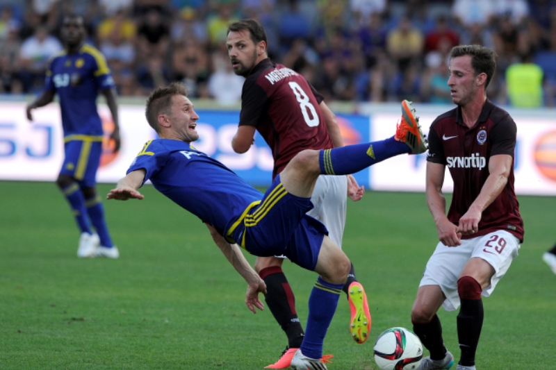Marek Matějovský (s číslem 8).