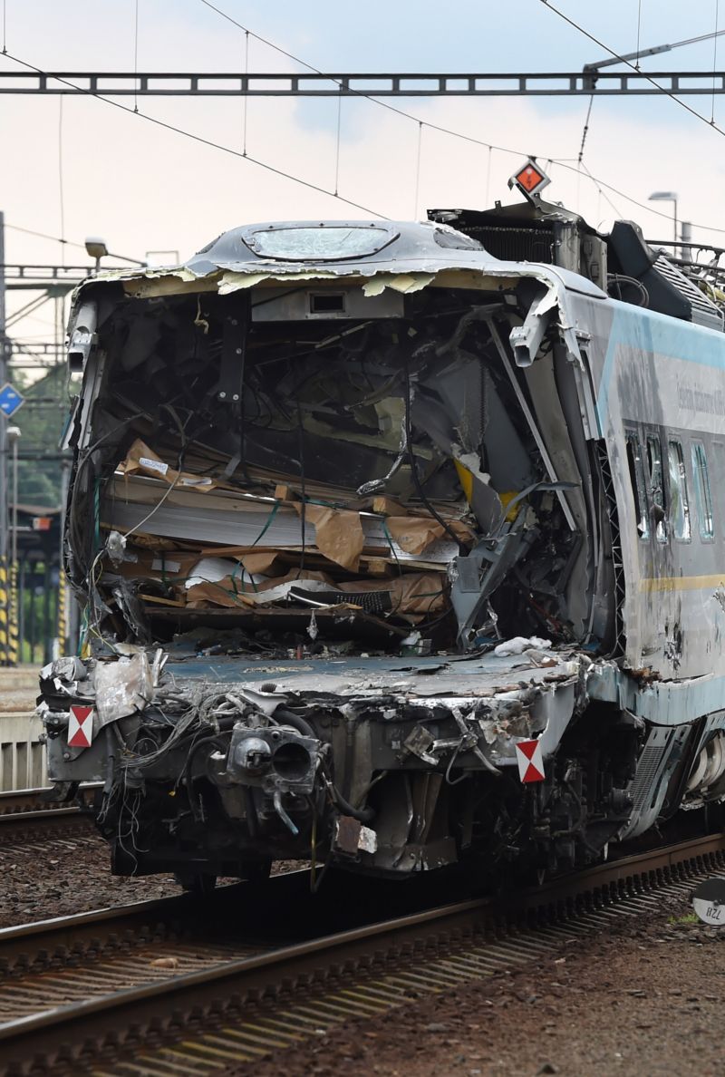 Pendolino po středeční srážce s kamionem.