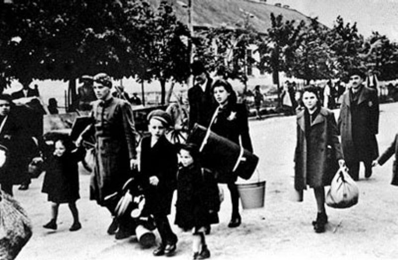 V Chodově na Sokolovsku budou pamětní kameny připomínat rodinu Eduarda Kronbergera, místního židovského obchodníka. V Chodově na Sokolovsku budou pamětní kameny připomínat rodinu Eduarda Kronbergera, místního židovského obchodníka.
