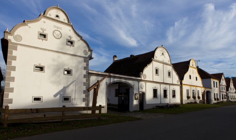 Výtěžek ze slavností půjde do rozpočtu, z něhož vesnice na provozní náklady vybrala přes milion korun a přebytek se využije jako kapitál pro opravu fasád.
