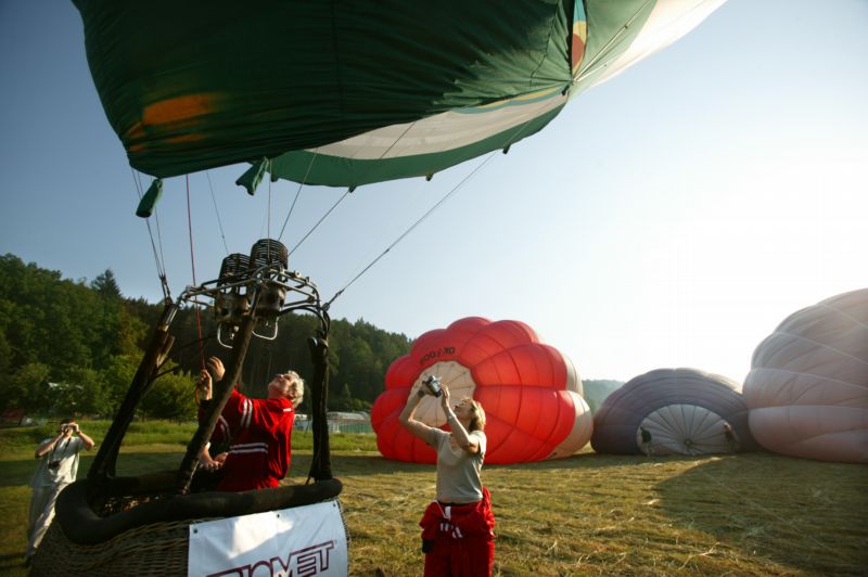 Celkem 433 horkovzdušných balonů odstartovalo z letecké základny ve východní Francii. Celkem 433 horkovzdušných balonů odstartovalo z letecké základny ve východní Francii.