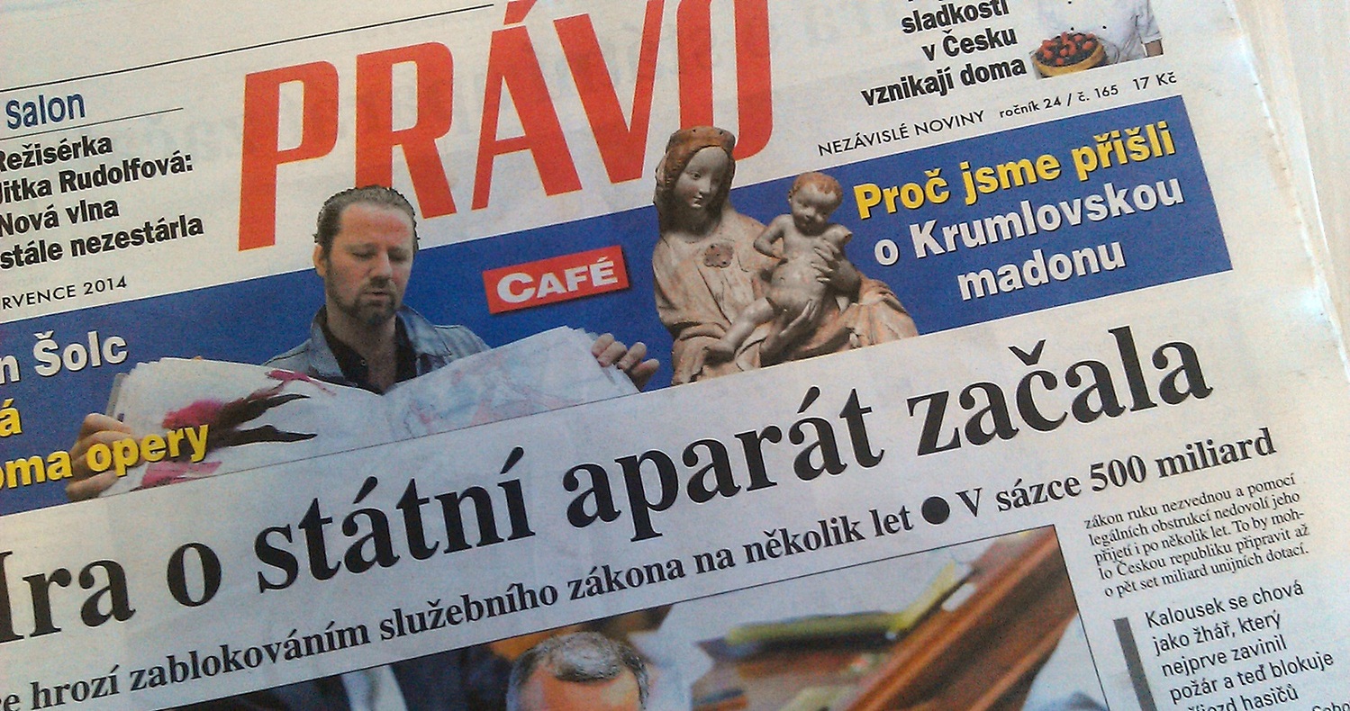 Titulní strana deníku Právo.