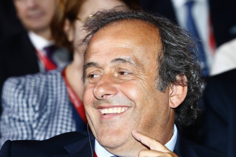 Šéf Evropské fotbalové unie Michel Platini má podle francouzského listu L'Equipe a britské BBC tento týden oznámit svou kandidaturu na funkci prezidenta FIFA po odstupujícím Seppu Blatterovi. Šéf Evropské fotbalové unie Michel Platini má podle francouzského listu L'Equipe a britské BBC tento týden oznámit svou kandidaturu na funkci prezidenta FIFA po odstupujícím Seppu Blatterovi.