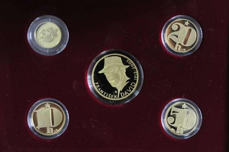 Sada čtyř replik mincí doplněná o portrétní medaili od Jaroslava Bejvla. Sada čtyř replik mincí doplněná o portrétní medaili od Jaroslava Bejvla.