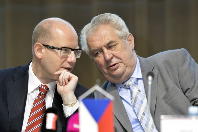 Premiér Bohuslav Sobotka a prezident Miloš Zeman. Premiér Bohuslav Sobotka a prezident Miloš Zeman.