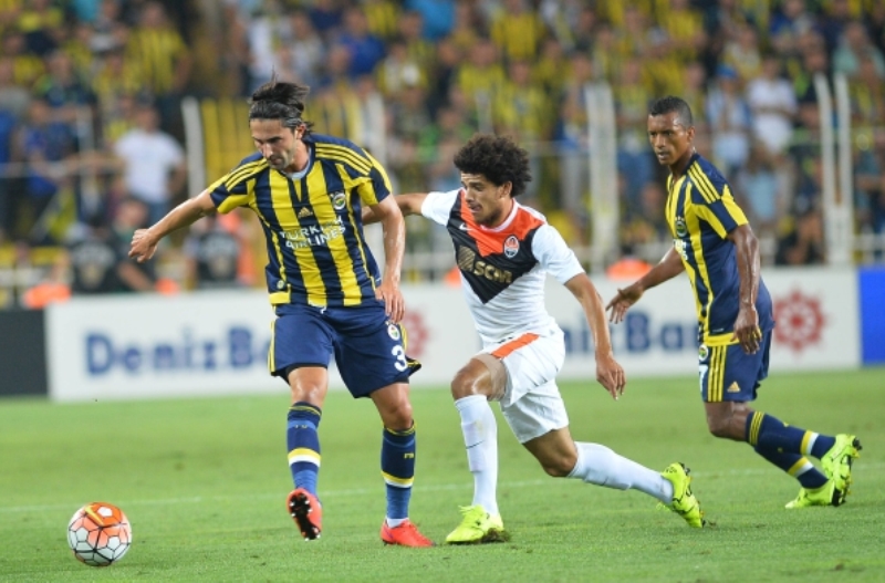 Momentka z utkání Fenerbahce se Šachtarem.