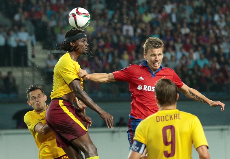 Ruský tisk si ve středečních komentářích láme hlavu nad tím, proč favorizovaný moskevský klub CSKA nedokázal v úvodním utkání 3. předkola Ligy mistrů na vlastním hřišti přehrát pražskou Spartu a oslabil si šance na postup remízou 2:2. 