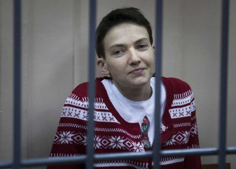 Naděžda Savčenková je obviněna z vraždy dvou ruských novinářů na východní Ukrajině.