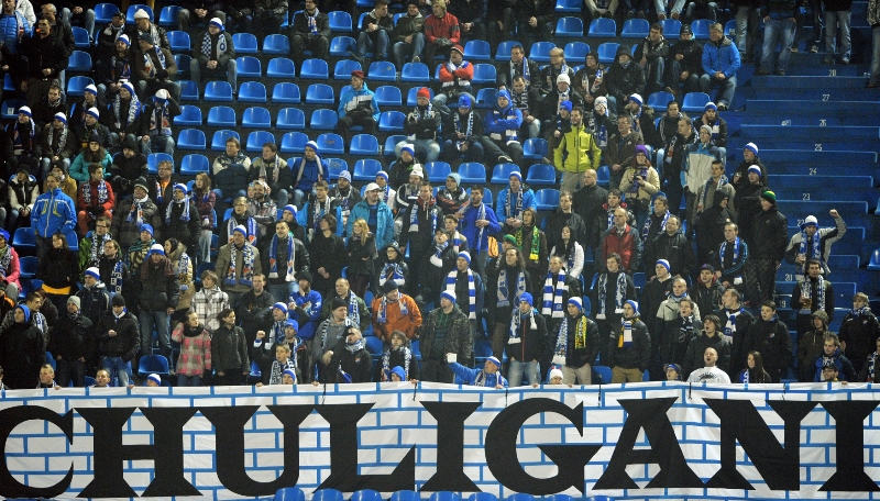 Fotbalová asociace ČR v rámci boje s násilnostmi na fotbale ustoupila od vytvoření plošné databáze fanoušků a na stadionech zavede kamerové systémy, bez kterých kluby od příští sezony nedostanou potřebnou licenci. 