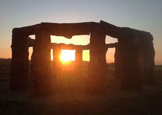 Dřevěný Stonehenge musí být zbourán do září, nařídila rada.