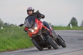Na českém trhu se začal prodávat první čtyřkolový skútr.