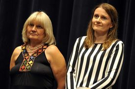 Knihu o Karlu Zemanovi připravuje jeho dcera Ludmila Zemanová a vnučka Linda Zeman-Spaleny.