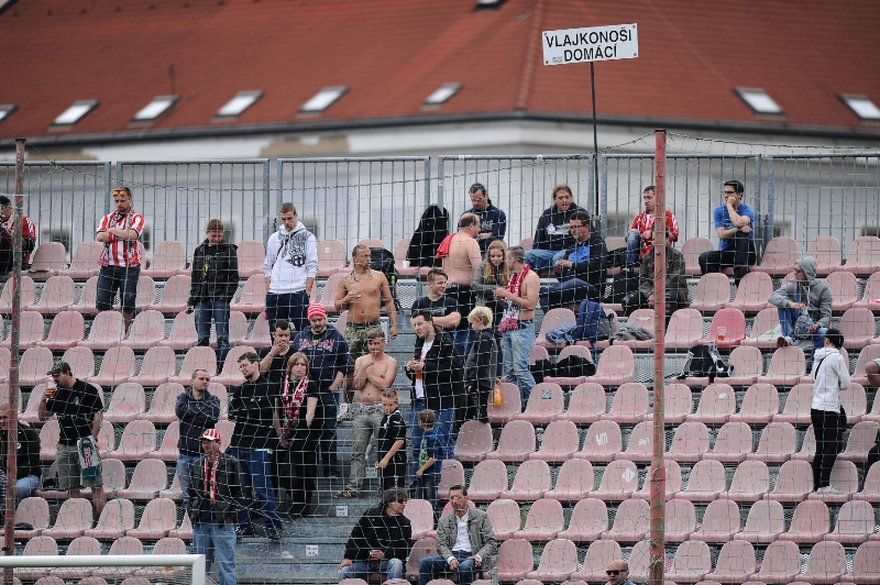 Fanoušci Viktorie Žižkov zažili další zklamání. Klub vypadl z Poháru FAČR. Fanoušci Viktorie Žižkov zažili další zklamání. Klub vypadl z Poháru FAČR.