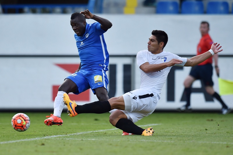 Dzon Delarge (Liberec) v utkání s izraelským týmem Kirjat Šmona.