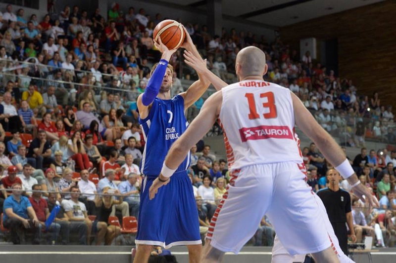 Česká basketbalová reprezentace sehrála přípravný duel s Polskem.