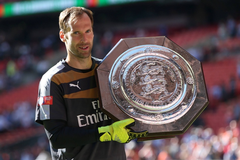 Brankář Petr Čech získal první velkou trofej po příchodu do Arsenalu.