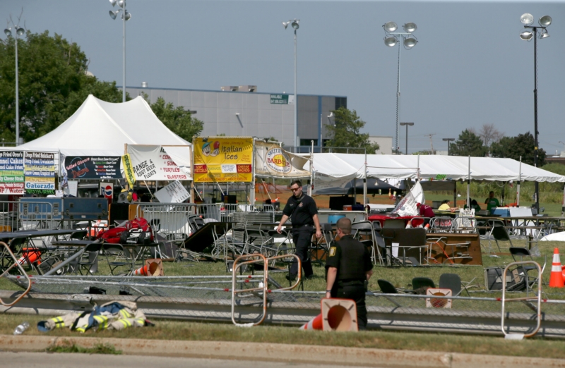 Policie vyšetřuje fatální zřícení stanu na hudebním festivalu v Chicagu.