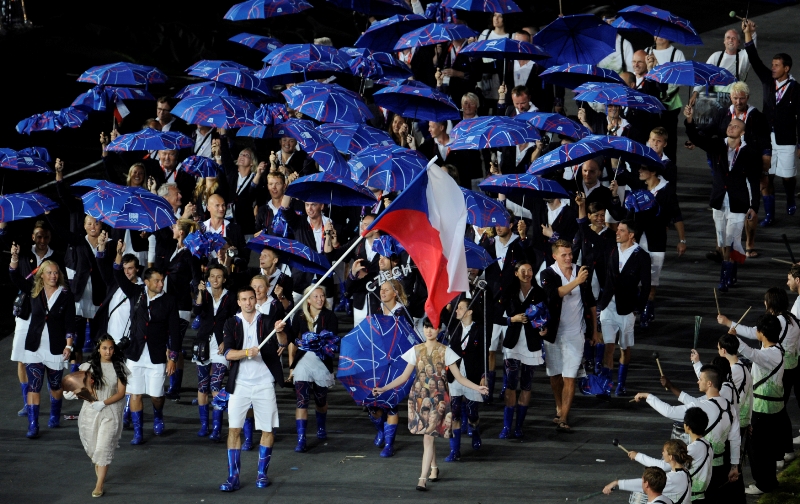 Početná česká výprava na zahajujícím ceremoniálu olympijských her v Londýně. 