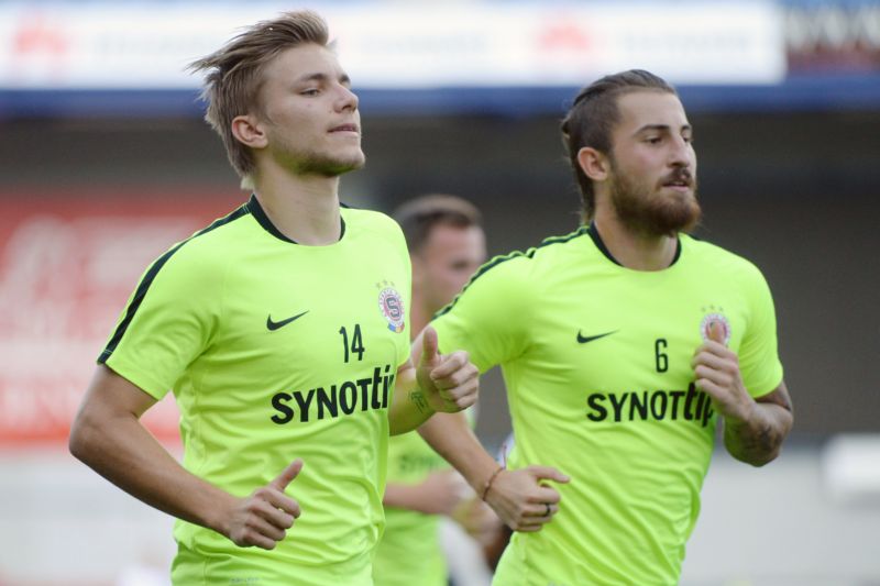 Zleva Martin Frýdek a Lukáš Vácha ze Sparty 4. srpna v Praze při tréninku před odvetným zápasem 3. předkola Ligy mistrů Sparta Praha - CSKA Moskva.