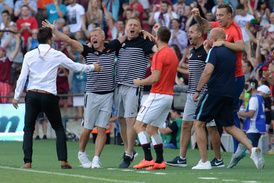 Nejprve se celý tým radoval z vedení 2:0...