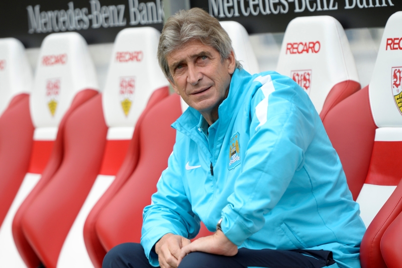 Fotbalový Manchester City před novou sezonou hýří sebevědomím. Trenér Manuel Pellegrini je bez nejmenších pochybností přesvědčený, že tým získá titul, zatímco záložník David Silva by považoval za neúspěch, kdyby klub nevyhrál Ligu mistrů. Fotbalový Manchester City před novou sezonou hýří sebevědomím. Trenér Manuel Pellegrini je bez nejmenších pochybností přesvědčený, že tým získá titul, zatímco záložník David Silva by považoval za neúspěch, kdyby klub nevyhrál Ligu mistrů.