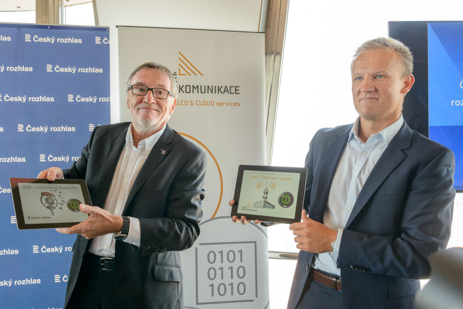 Vlevo generální ředitel Českého rozhlasu Peter Duhan, vpravo generální ředitel Českých radiokomunikací Martin Gebauer (zdroj: Český rozhlas, Khalil Baalbaki). Vlevo generální ředitel Českého rozhlasu Peter Duhan, vpravo generální ředitel Českých radiokomunikací Martin Gebauer (zdroj: Český rozhlas, Khalil Baalbaki).