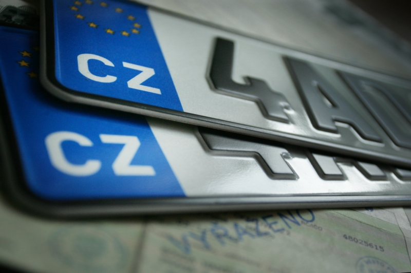 Centrální registr vozidel vyřizuje žádosti spojené s přihlašováním a odhlašováním automobilů a nyní ho bude spravovat společnost O2 (ilustrační foto).