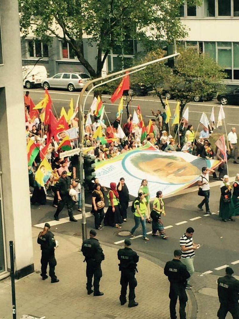 Protestní pochod v Kolíně nad Rýnem. Protestní pochod v Kolíně nad Rýnem.