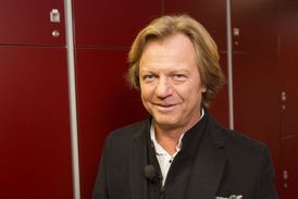Herec Maroš Kramár.
