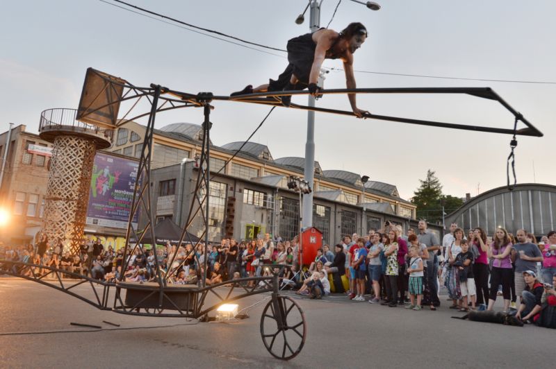 V Plzni začíná dosud největší český festival Živá ulice, část festivalu se uskutečnila již v červenci.