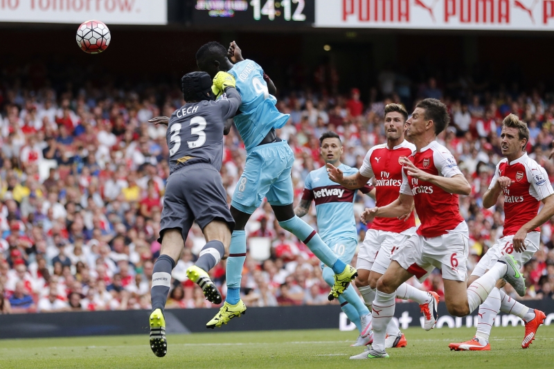 První kiks Petra Čecha, Arsenal po něm prohrával 0:1.